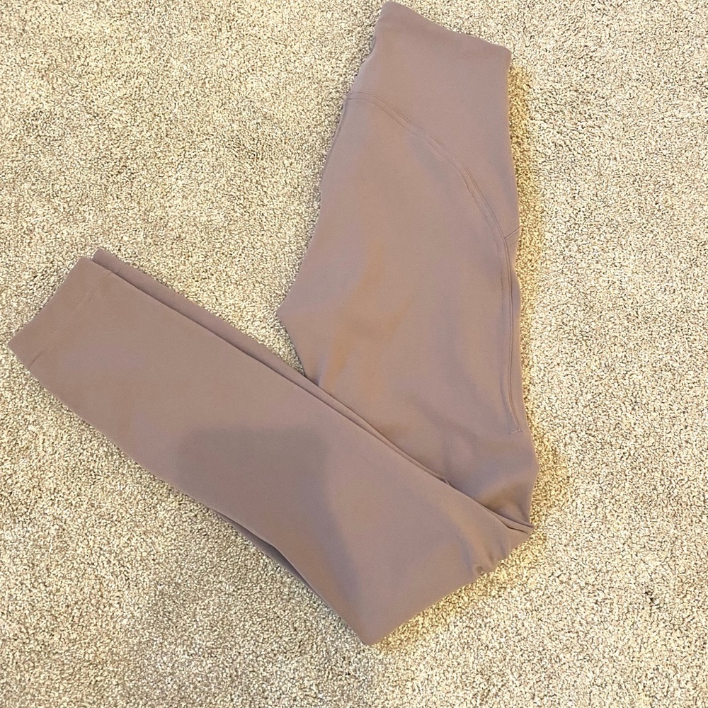 ✨ Lululemon InStill HR Leggings In Violet Verbena Size 2
